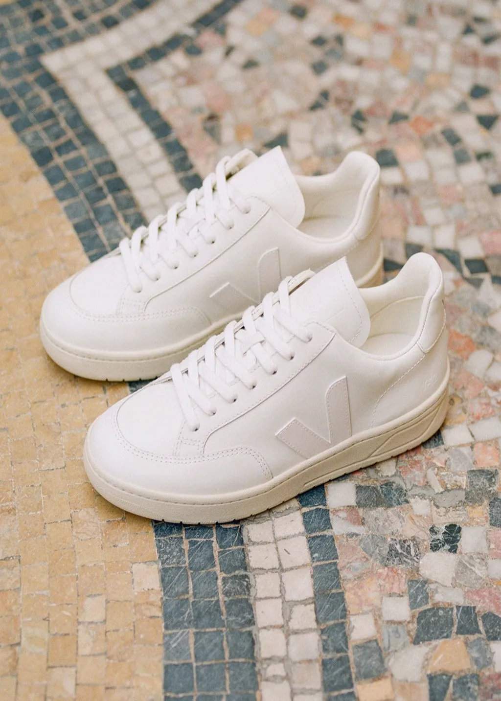 VEJA North America V-12 Leather in Extra White